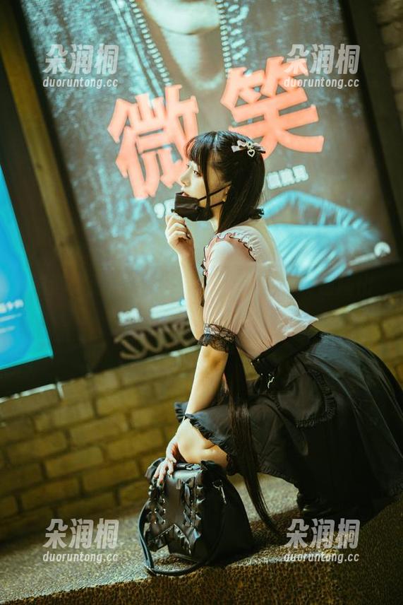 精选：看落落Raku如何和可爱鹿碰撞出小火花