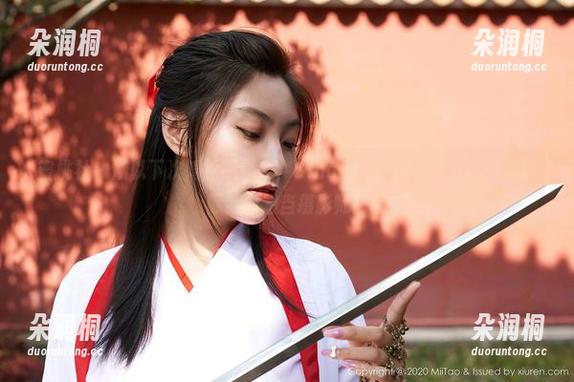 蜜桃社-Gina 蜜桃社 - 所以下次婚礼别叫我,Gina婚纱的原图我支持,但实际我更想当摄影师!