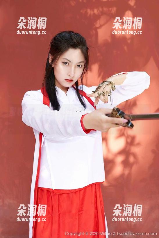蜜桃社 - 更新佩琦Pinky的修女写真，原图就已经叫人无法自拔了！