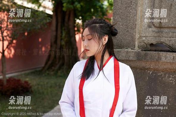 蜜桃社-美绪 蜜桃社 - 繁星之下的美绪,轻盈的私拍图包,让我不知不觉就…咋办?