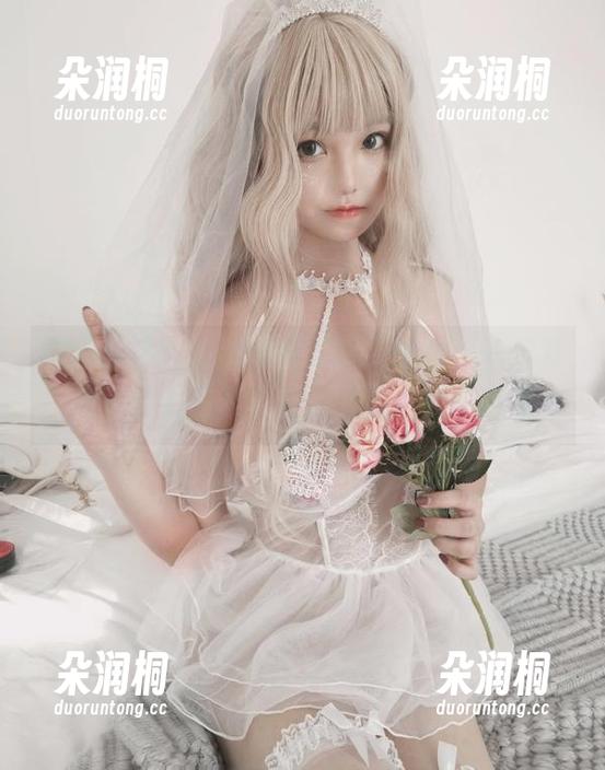 蜜汁猫裘 蜜汁猫裘的尼禄睡裙写真,原本想静观其变,可心里其实有无数编程好的想法