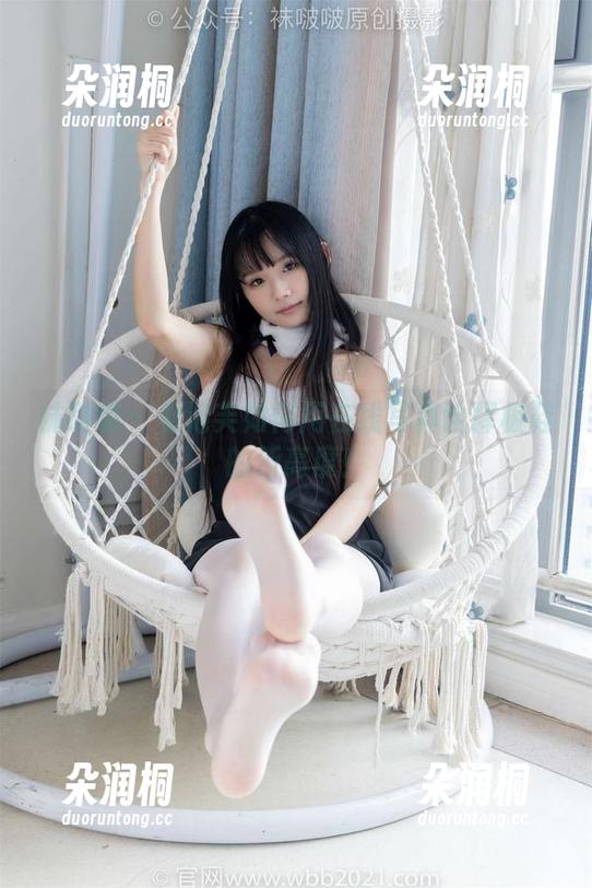 袜啵啵-泡芙 袜啵啵 - 看泡芙如何用在线写真诠释板鞋的新高度!