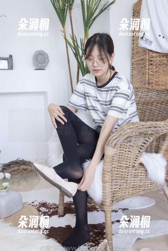 袜啵啵-甜甜圈 袜啵啵 - 甜甜圈大放送,校服裤里的丝,老实说,你猜得到吗