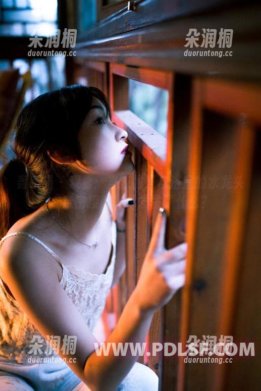 轰趴猫 - 观看：当陈雅漫与浴室的水龙头“亲密接触”，发生了什么？