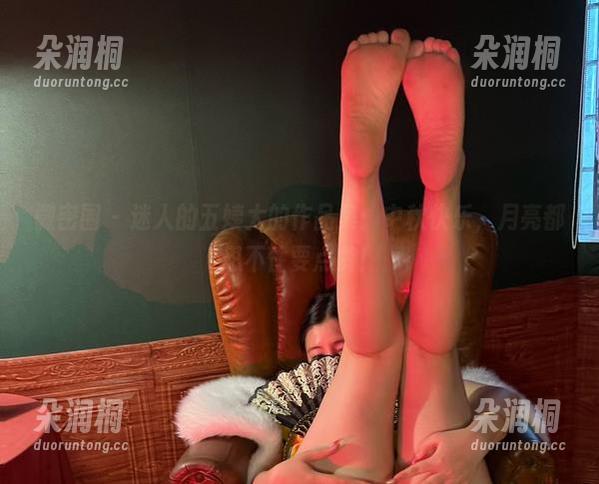 微密圈 - 迷人的五姨太的作品集：中秋快乐，月亮都忍不住要点赞！