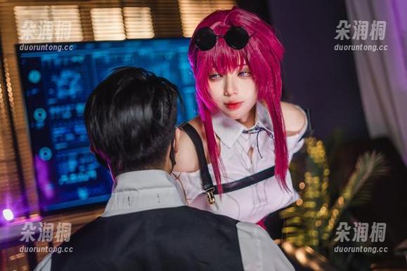 阿九从不咕咕(九言)分享了她的美图——沈妙泳装，每一张都想收藏！