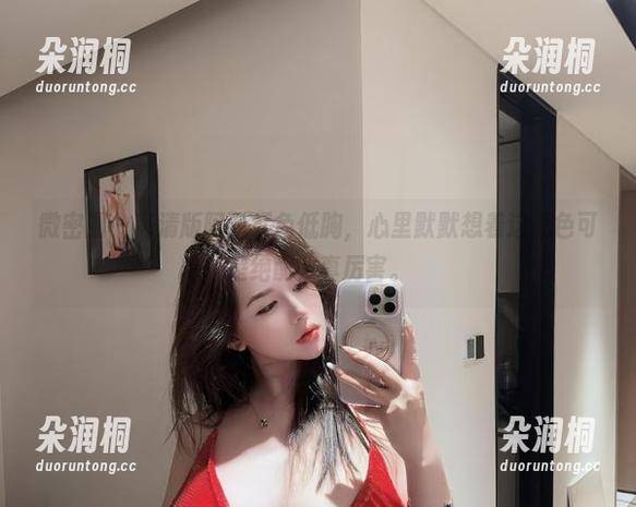 微密圈 - 高清版阿色红色低胸，心里默默想着这颜色可是绝配，真厉害。