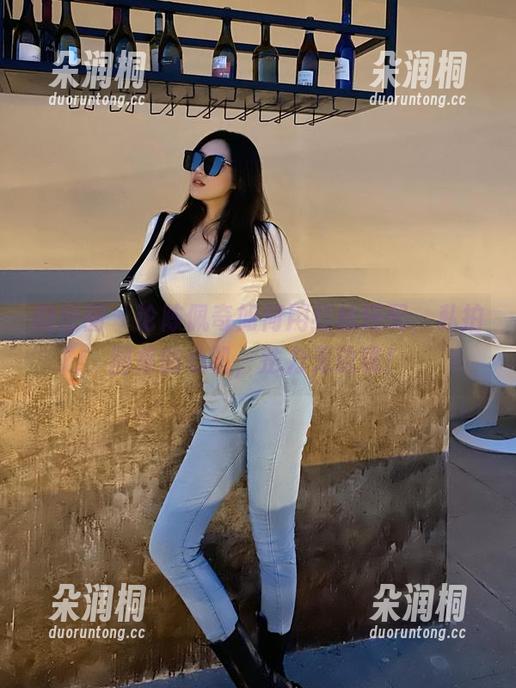 微密圈 - 论陈佩奇如何用红丝搭配，私拍图集的心机，法力无边哦！