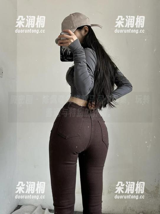 微密圈 - 陈佩奇先锋双马尾作品集，玩转普通与特别的界限。