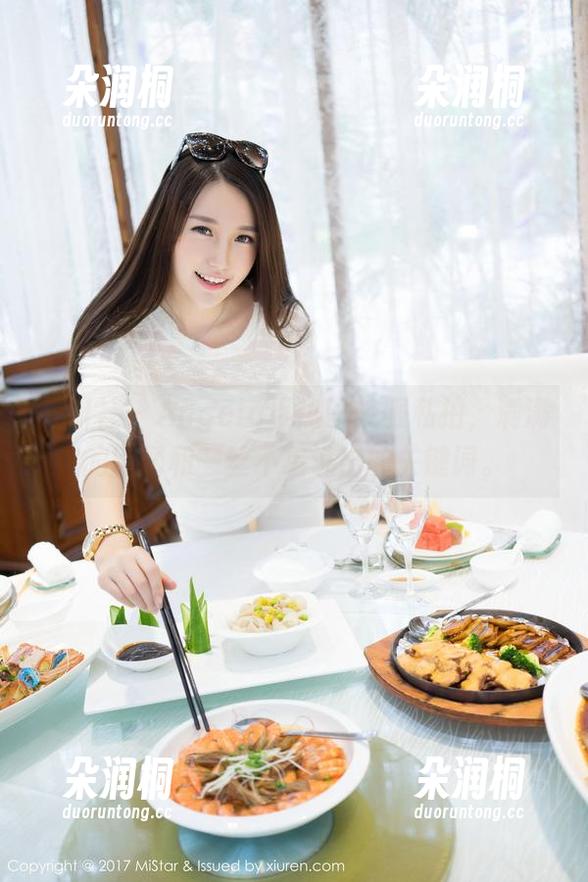 魅妍社 - Angela小热巴校服私拍，满满的回忆和一丝不易说出的关键词。