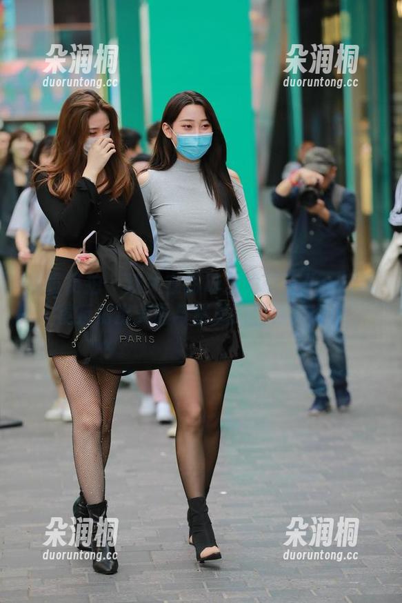 魔镜街拍 - 迷失在商场里的萌宝儿：哈哈镜反射出美图与禁忌的包臀裙肉丝