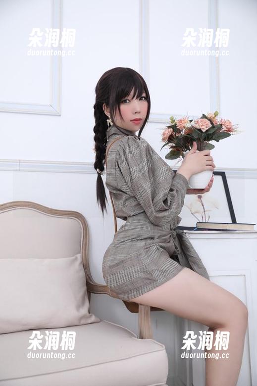 鹿野希 黑丝吊带袜在鹿野希的私房中,似乎传达了什么更多的情愫?
